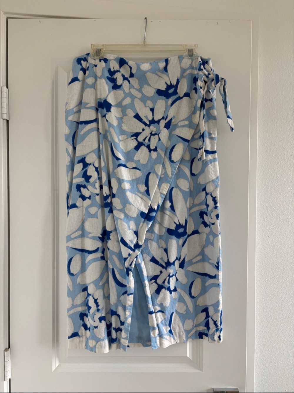 LOFT Blue & White Floral skirt Tie-Waist Sarong